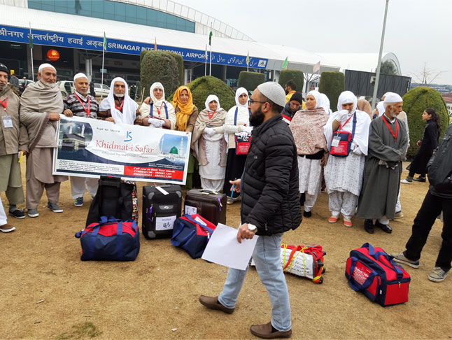 khidmati safar Umrah Pilgrims at Srinagar Airport