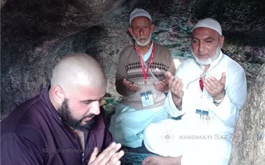 Khidmati safar Umrah guide inside the Ghar-E-Sor