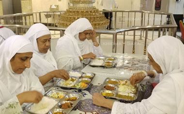 Khidmati Safar provides its Female Umrah Pilgrims lunch in Madina
